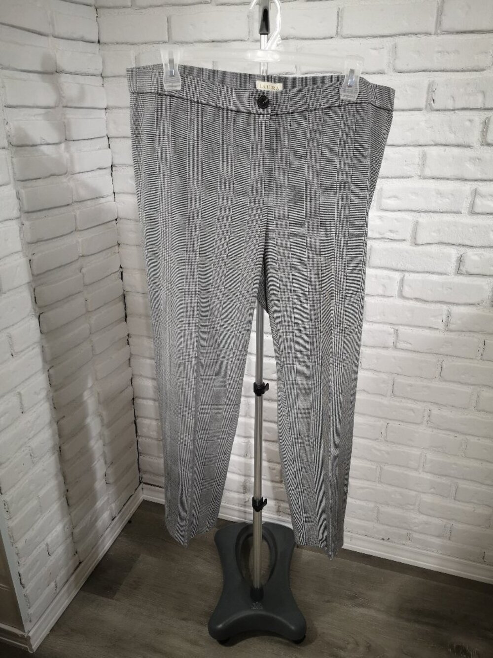 Laura Plus Ladies Size 18 Black & White Pattern Zipper & Button Closure Pants